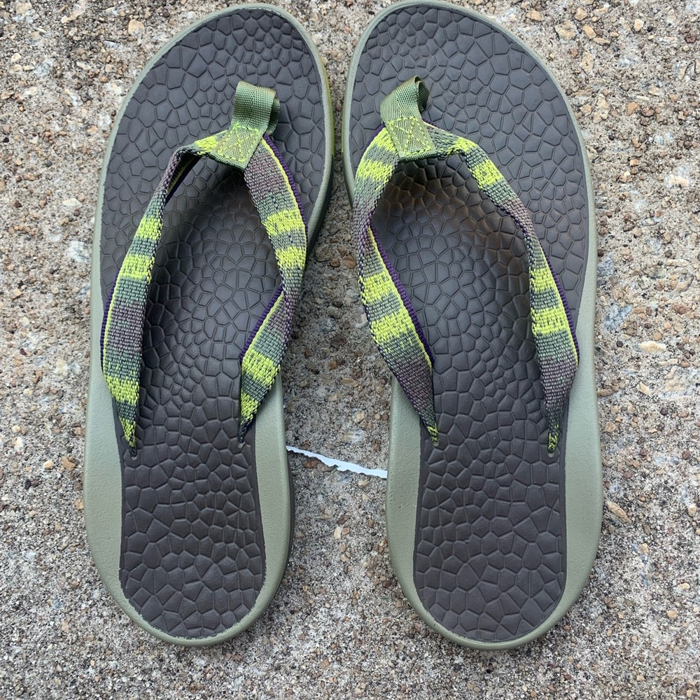 Women’s Chaco flip flop size 9